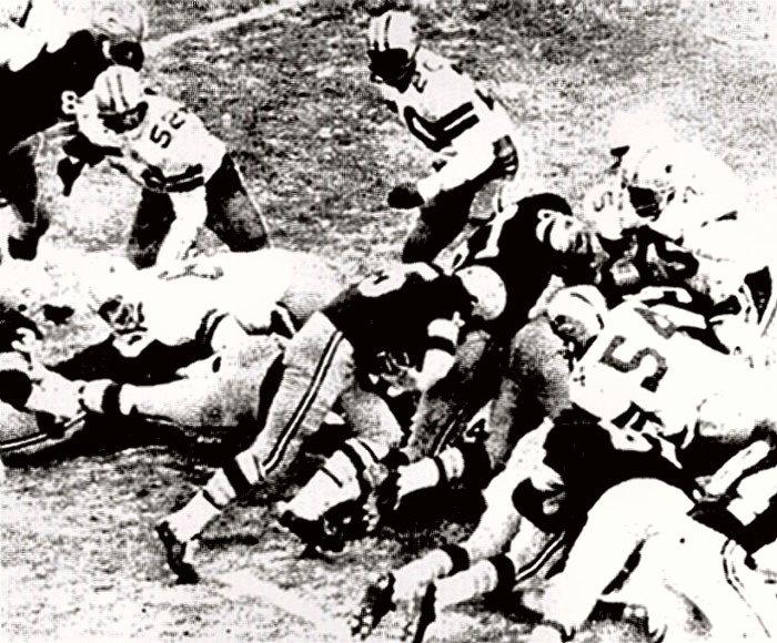 Bart Starr scoring winning touchdown in Ice Bowl