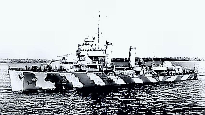 USS Hobson (DD-464) underway off Charleston in 1942