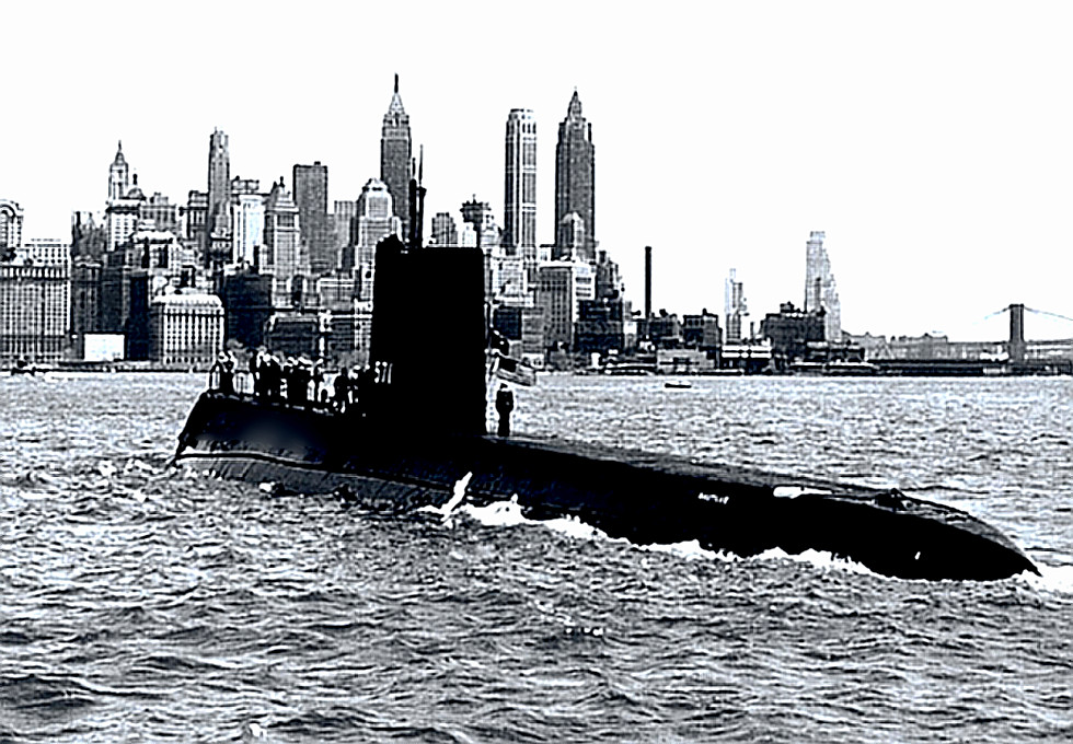 USS Nautilus (SSN-571) underway in New York harbor