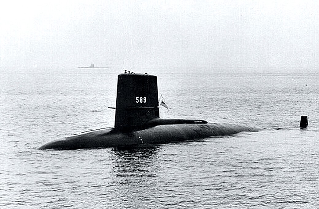 USS Scorpion (SSN-589)on surface