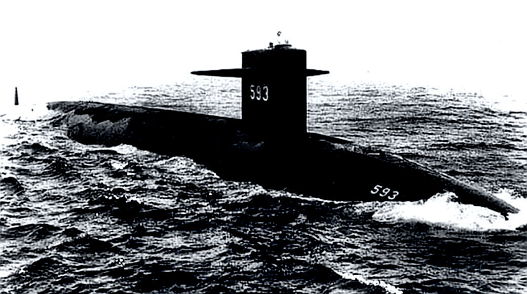 USS Thresher (SSN-593) underway on surface